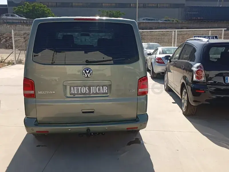 Usado VW Multivan Comfortline 102 CV (75 kW) 2010 Verde Monovolumen