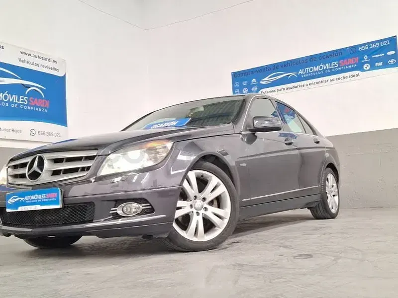 Usado Mercedes C200 Elegance 136 CV (100 kW) 2011 Gris / plata Familiar