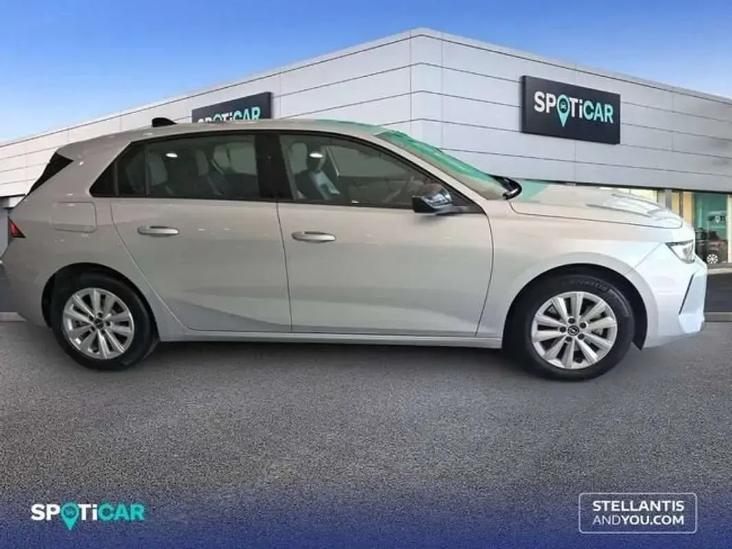 Usado Opel Astra Edition 145 CV (106 kW) 2025 Gris Utilitario