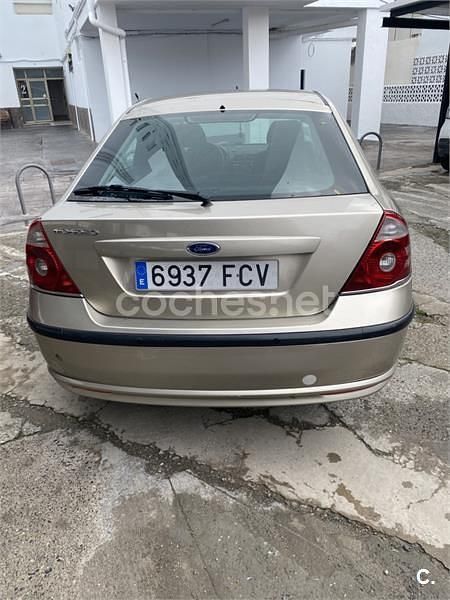 Usado Ford Mondeo Ghia 145 CV (106 kW) 2006 Beige Berlina