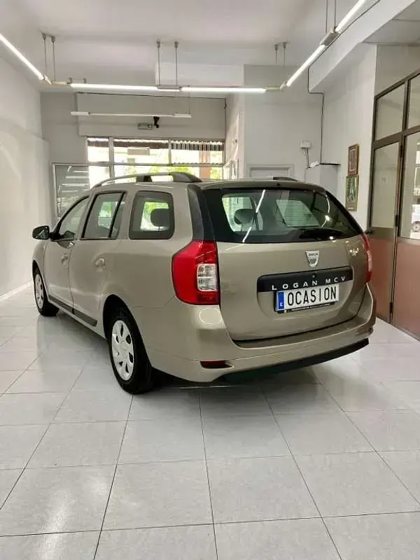 Usado Dacia Logan MCV Lauréate 90 CV (66 kW) 2015 Gris Familiar