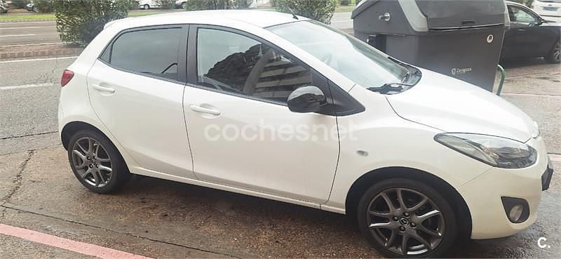 Usado Mazda 2 Style 75 CV (55 kW) 2014 Blanco Berlina