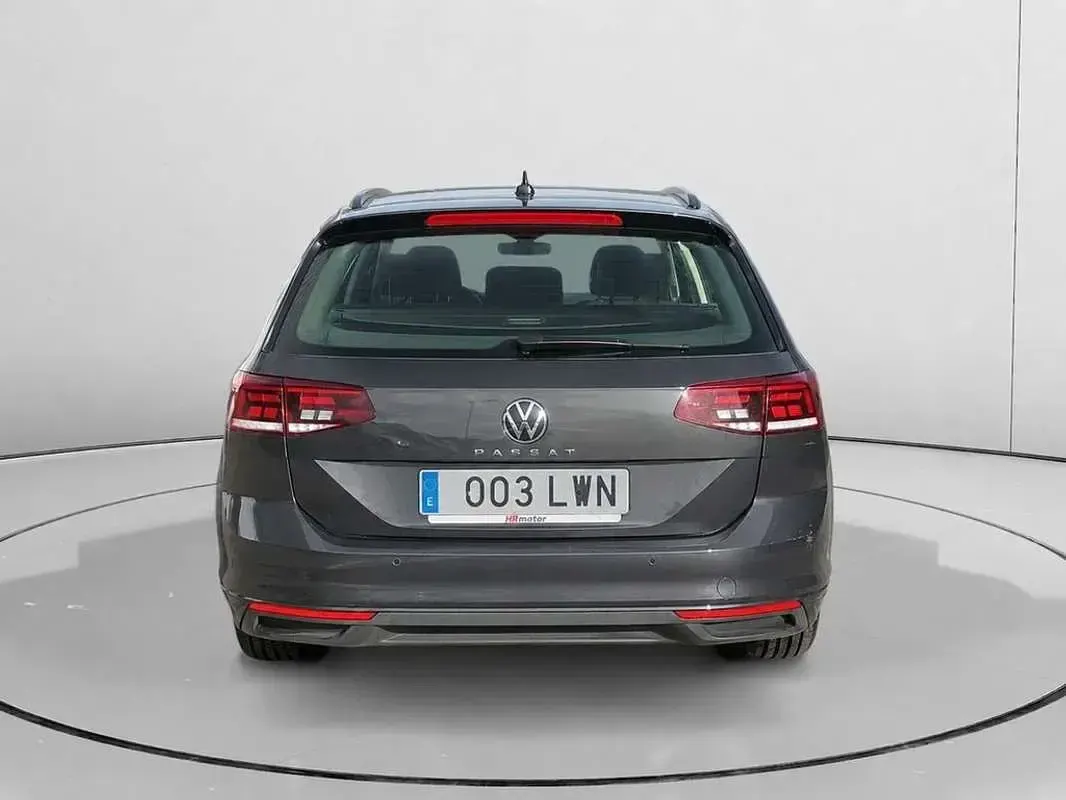 Usado VW Passat Business 122 CV (89 kW) 2022 Gris Familiar