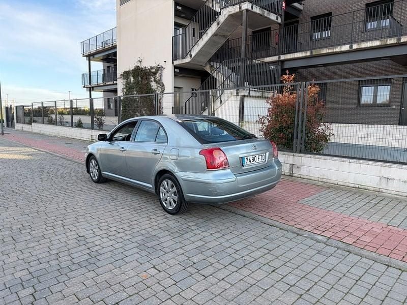 Usado Toyota Avensis Sol 129 CV (94 kW) 2007 Gris / plata Berlina