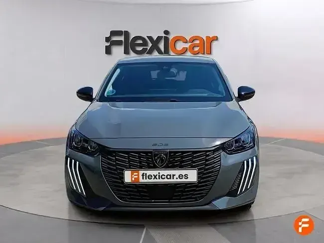 Usado Peugeot 208 Allure 100 CV (73 kW) 2025 Gris Utilitario