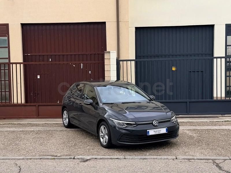 Usado VW Golf VIII 115 CV (84 kW) 2022 Gris / plata Berlina