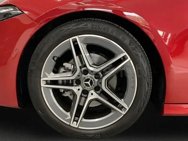 Nuevo Mercedes A200 163 CV (119 kW) 2026 Rojo Berlina
