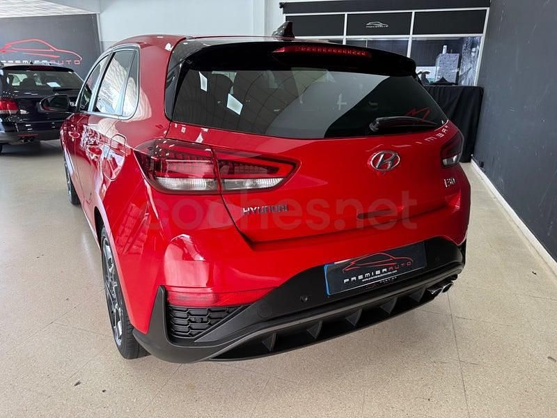 Usado Hyundai i30 N Line 120 CV (88 kW) 2023 Rojo Berlina