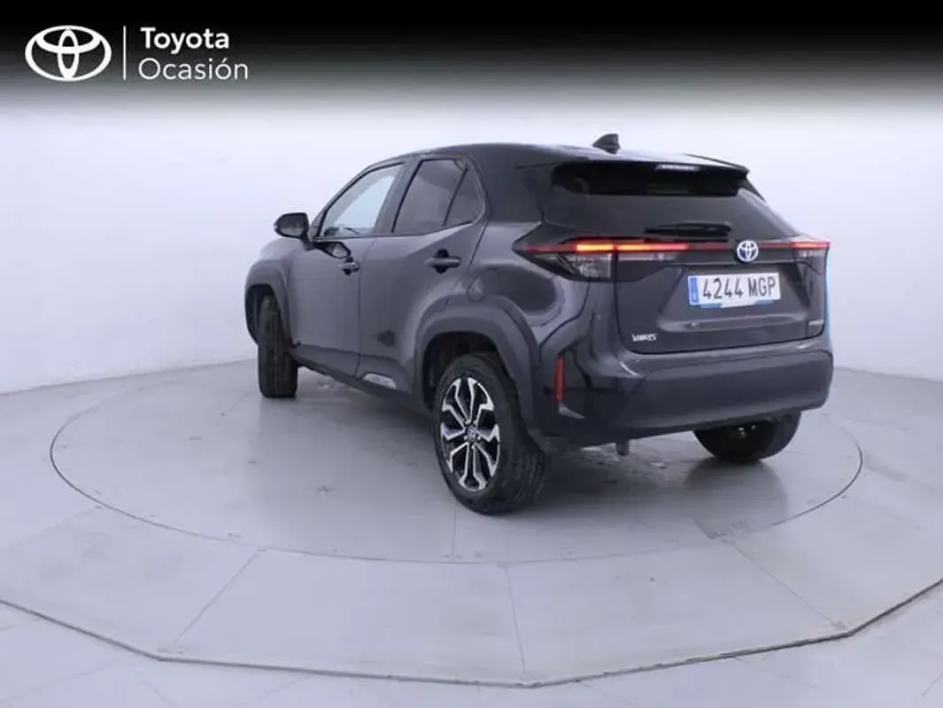 Usado Toyota Yaris Cross Active 116 CV (85 kW) 2023 Negro SUV