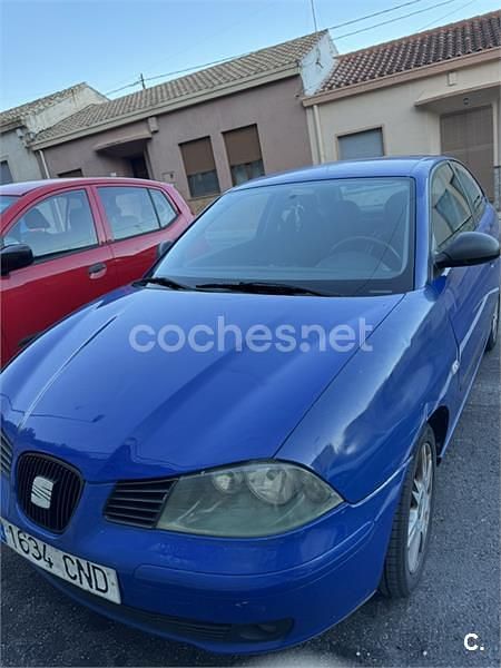 Usado Seat Ibiza Stella 100 CV (73 kW) 2003 Azul Utilitario