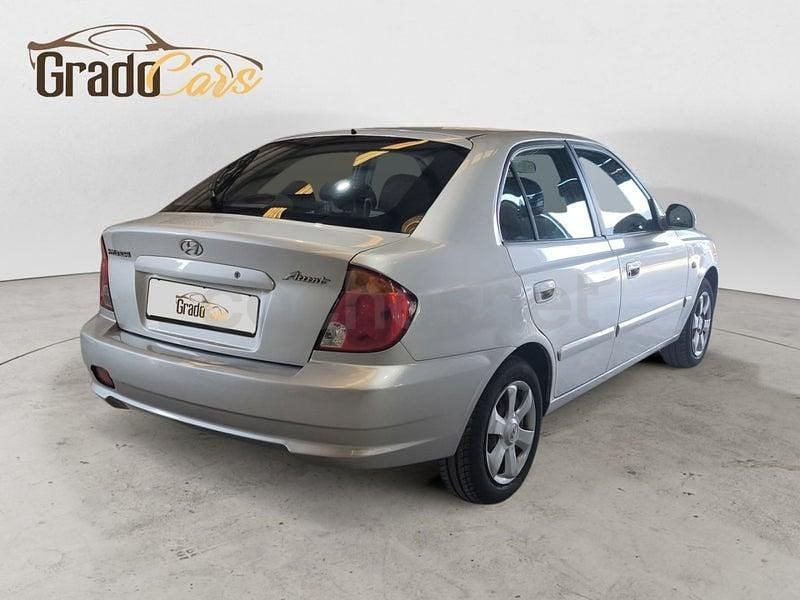 Usado Hyundai Accent 81 CV (59 kW) 2005 Gris / plata Berlina