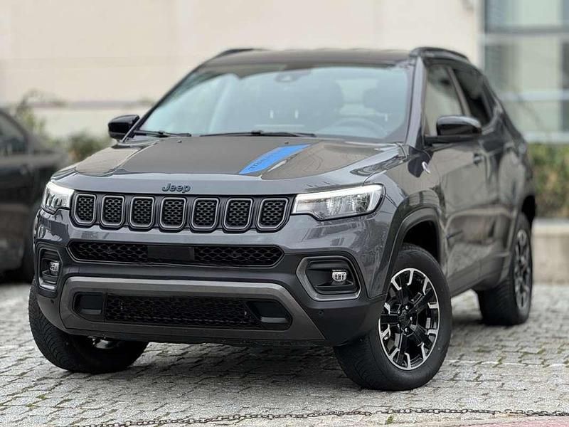Gris Usado 2023 Jeep Compass Trailhawk SUV | 19.990 € (Buen precio) - Imagen 1/4