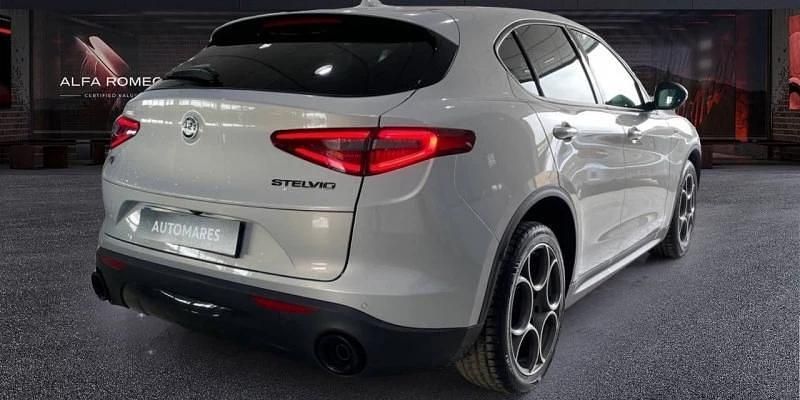 Usado Alfa Romeo Stelvio Sprint 190 CV (139 kW) 2021 Gris SUV