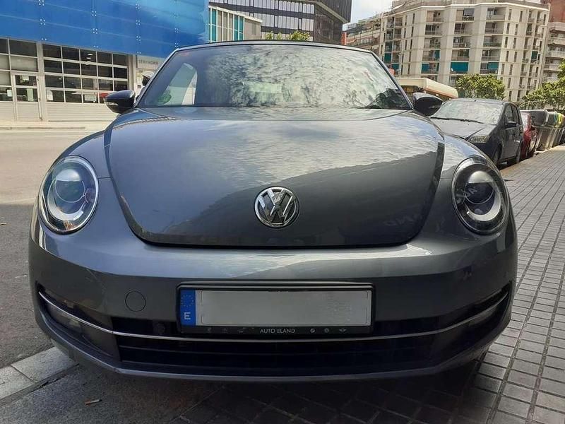 Usado VW Beetle Cabriolet R-line 220 CV (161 kW) 2016 Gris Descapotable