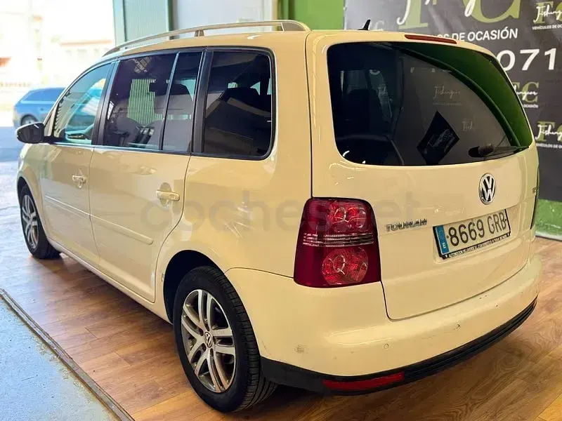 Usado VW Touran Advance 105 CV (77 kW) 2009 Blanco Monovolumen