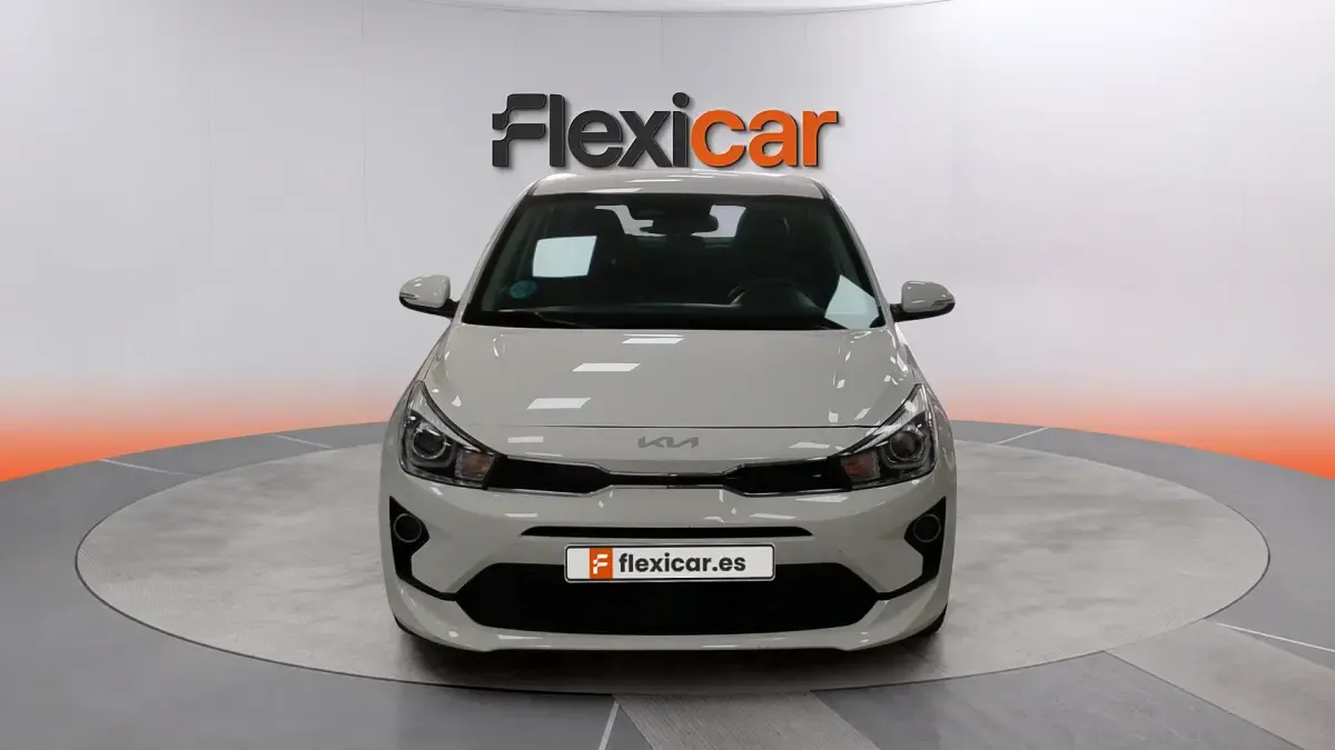 Usado Kia Rio 101 CV (74 kW) 2023 Blanco Berlina