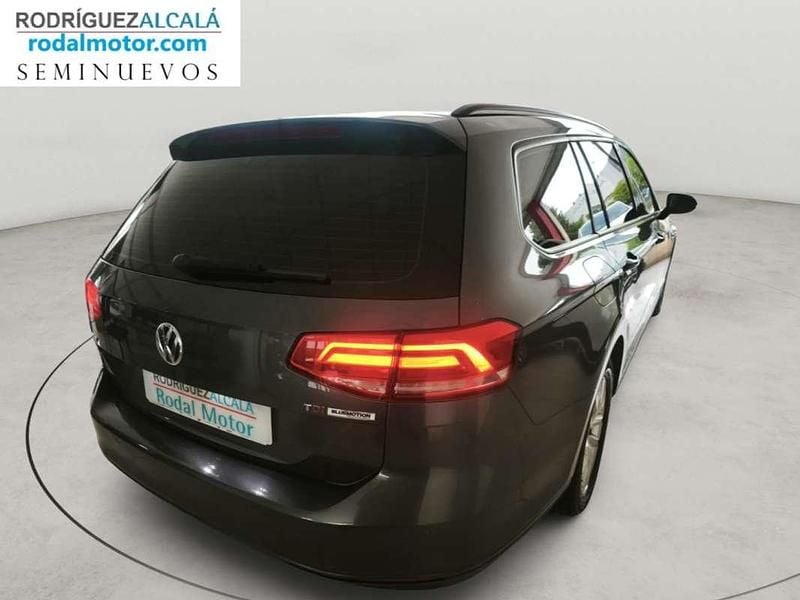 Usado VW Passat 120 CV (88 kW) 2016 Gris Familiar