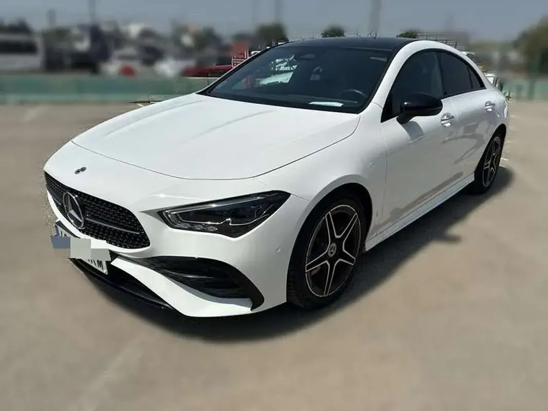 Usado Mercedes CLA220 190 CV (139 kW) 2024 Blanco Coupe
