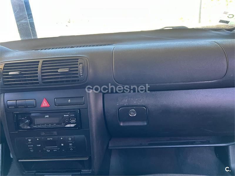 Usado Audi A3 Attraction 101 CV (74 kW) 2000 Gris / plata Utilitario