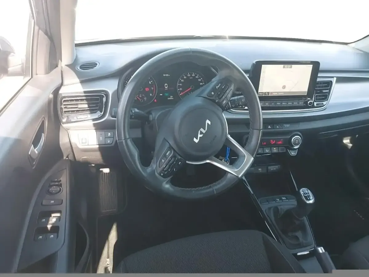 Usado Kia Rio 100 CV (73 kW) 2023 Gris/plata