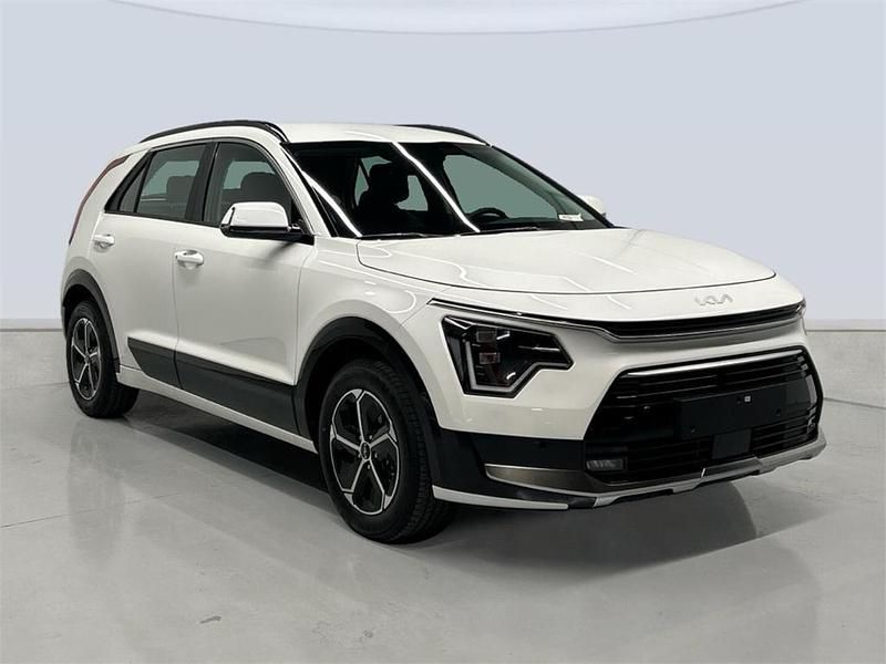 Usado Kia Niro 141 HP (103 kW) 2024 Branco SUV