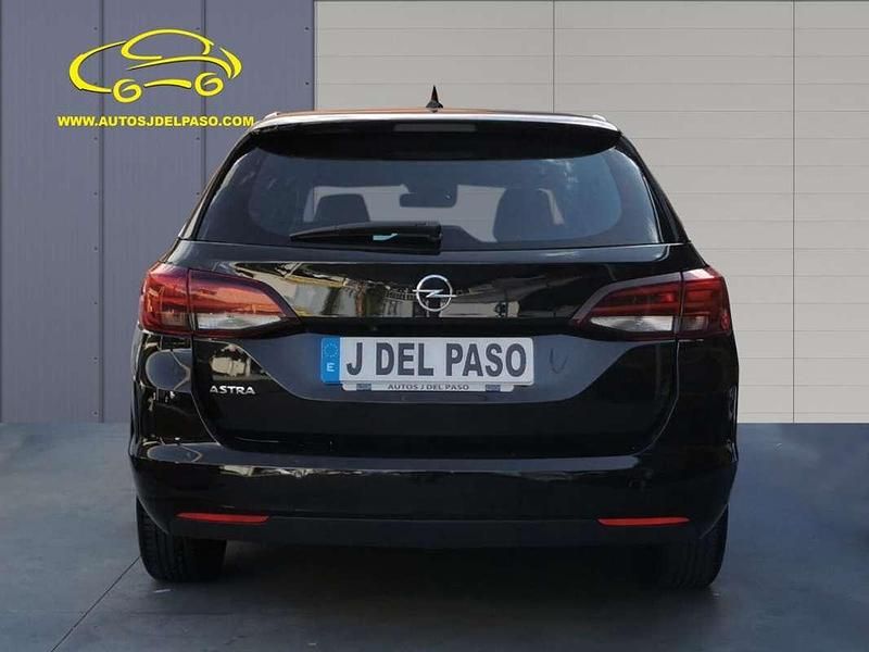 Usado Opel Astra Elegance 145 CV (106 kW) 2020 Negro Familiar