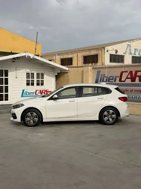 Usado BMW 116 116 CV (85 kW) 2021 Blanco Utilitario