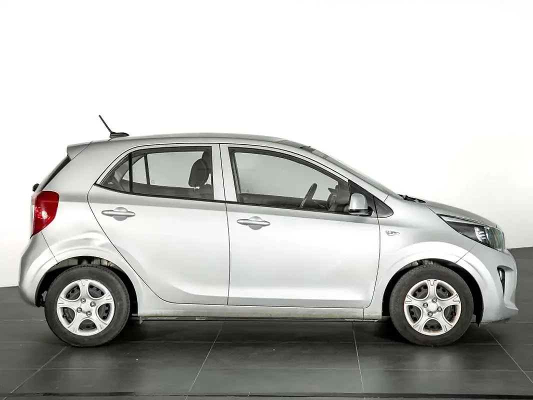 Usado Kia Picanto 67 CV (49 kW) 2024 Gris Utilitario