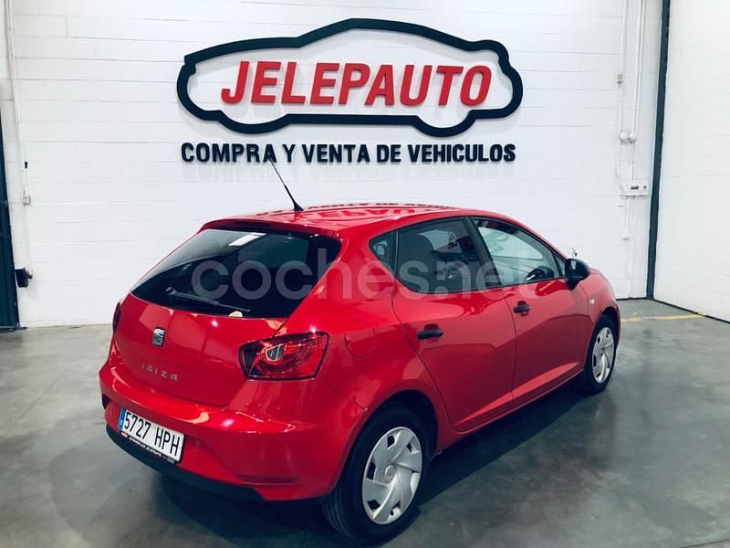 Usado Seat Ibiza Reference 90 CV (66 kW) 2013 Rojo Berlina