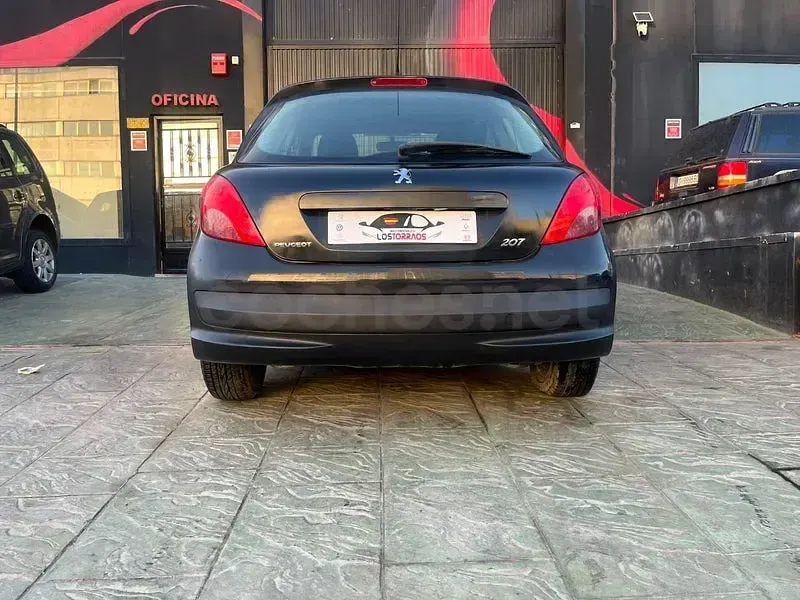 Usado Peugeot 207 70 CV (51 kW) 2006 Negro Berlina