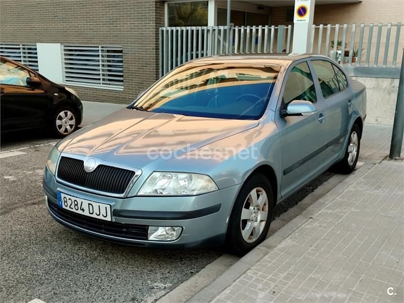 Gris / plata Usado 2005 Skoda Octavia Elegance Berlina | 3700 € (Precio justo) - Imagen 1/4