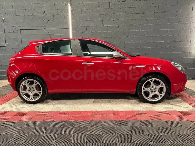 Usado Alfa Romeo Giulietta 120 CV (88 kW) 2019 Rojo Utilitario