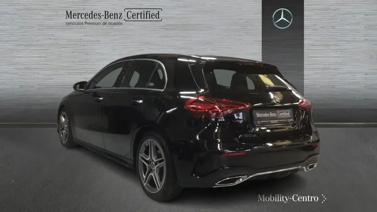 Usado Mercedes A180 116 CV (85 kW) 2024 Negro noche Utilitario