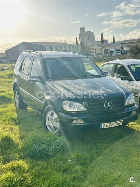 Usado Mercedes ML270 163 CV (119 kW) 2004 Negro SUV