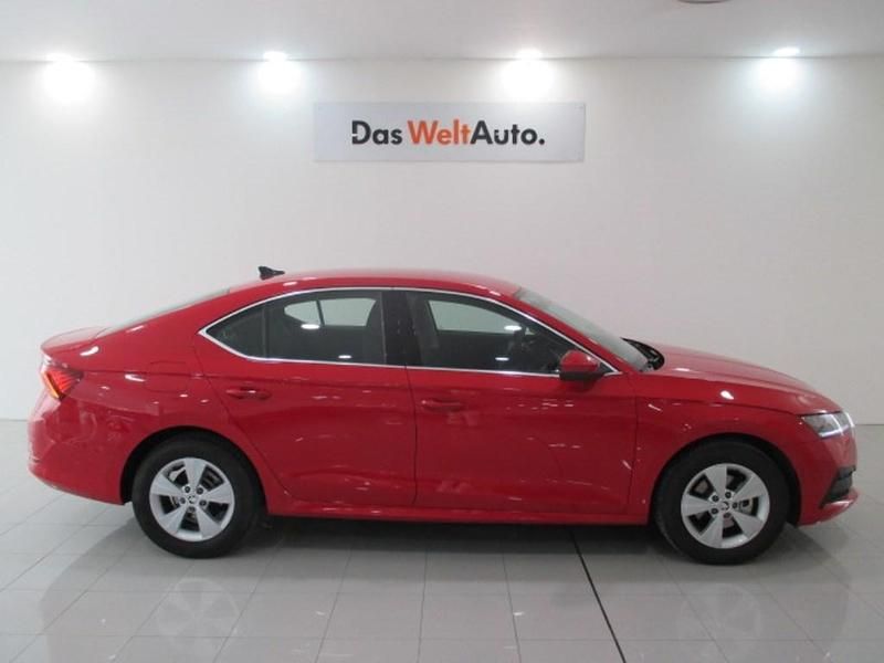 Usado Skoda Octavia Ambition 110 CV (80 kW) 2023 Rojo Berlina