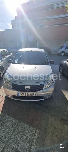 Gris / plata Usado 2009 Dacia Sandero Base Berlina | 3500 € (Precio justo) - Imagen 1/4