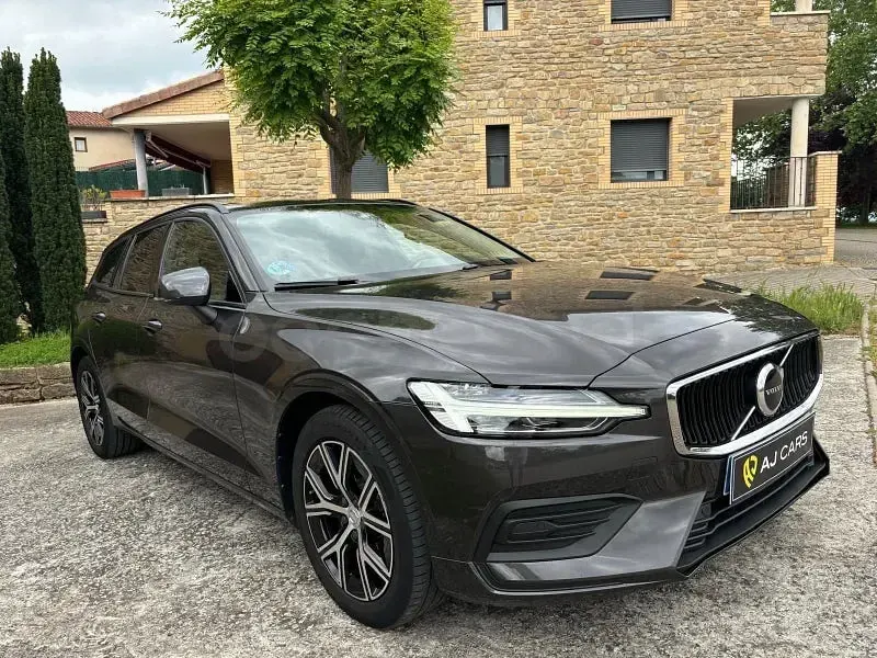 Käytetty Volvo V60 197 HP (144 kW) 2023 Harmaa Farmari
