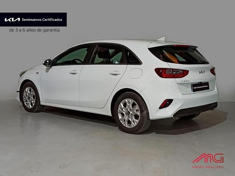 Usado Kia Ceed 100 CV (73 kW) 2024 Blanco Utilitario
