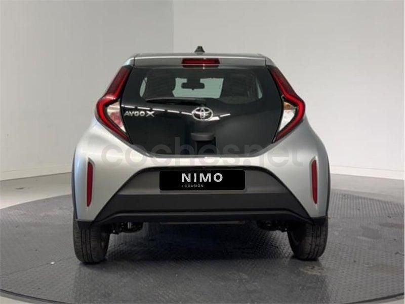 Usado Toyota Aygo X Play 72 CV (52 kW) 2024 Gris / plata SUV