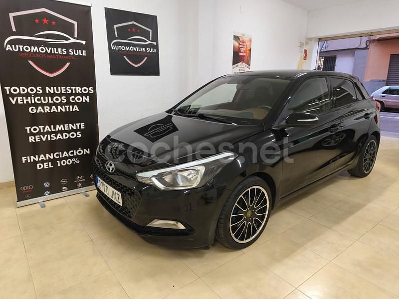 Negro Usado 2016 Hyundai i20 Berlina | 7990 € (Precio justo) - Imagen 1/4