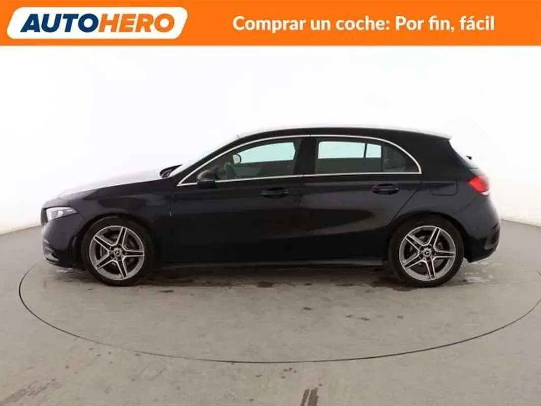Usado Mercedes A180 AMG line 136 CV (100 kW) 2022 Negro Berlina