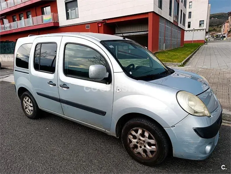 Usado Renault Kangoo Expression 105 CV (77 kW) 2009 Gris / plata Familiar