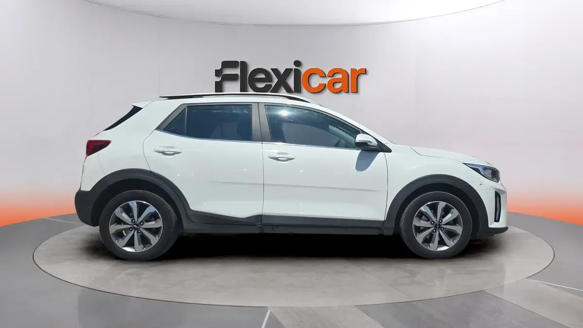Usado Kia Stonic 101 CV (74 kW) 2022 Blanco SUV