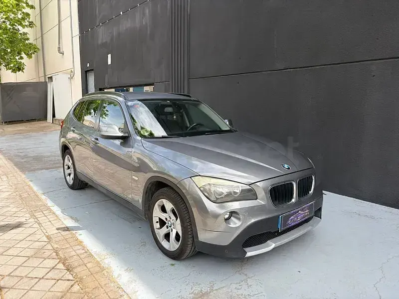 Usado BMW X1 Comfort Edition 143 CV (105 kW) 2011 Gris / plata SUV