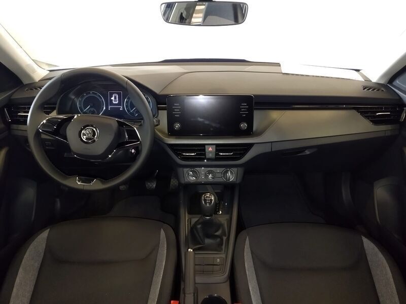 Usado Skoda Kamiq Active 95 CV (69 kW) 2022 Azul SUV