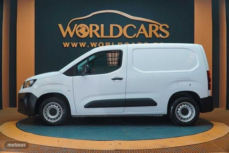 Usado Fiat Doblò 102 CV (75 kW) 2023 Blanco Monovolumen