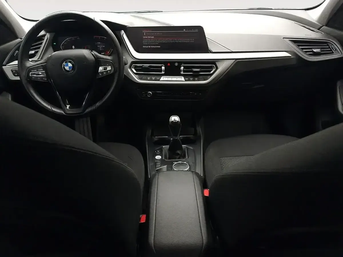 Usado BMW 118 Performance 136 CV (100 kW) 2022 Gris / plata Utilitario