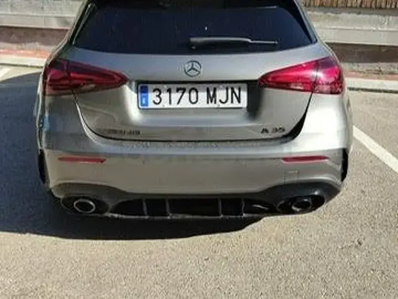 Usado Mercedes A35 AMG 306 CV (225 kW) 2023 Gris / plata Berlina