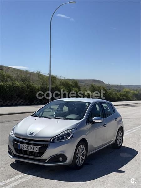 Używany Peugeot 208 Allure 110 KM (80 kW) 2017 Szary Hatchback