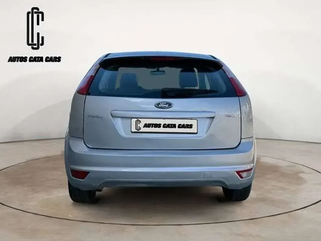 Usado Ford Focus Trend 90 CV (66 kW) 2007 Gris Utilitario